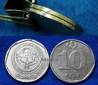 Комплект монет Киргизии 10 сом 2009г. UNC.  Разновидности (2шт)
